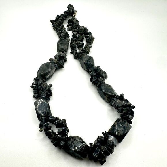 Chunky labradorite beaded necklace with silver tone hardware! - Picture 1 of 11